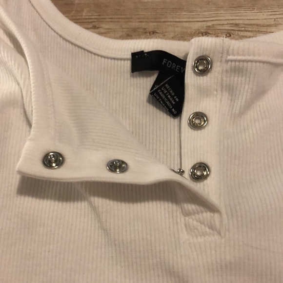 "Forever 21" white ctn-spdx rib knit, 3 snap henley, cropped tank top- jr size L - Picture 11 of 11